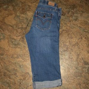 Levi’s 525 perfect waist sz 8 capris